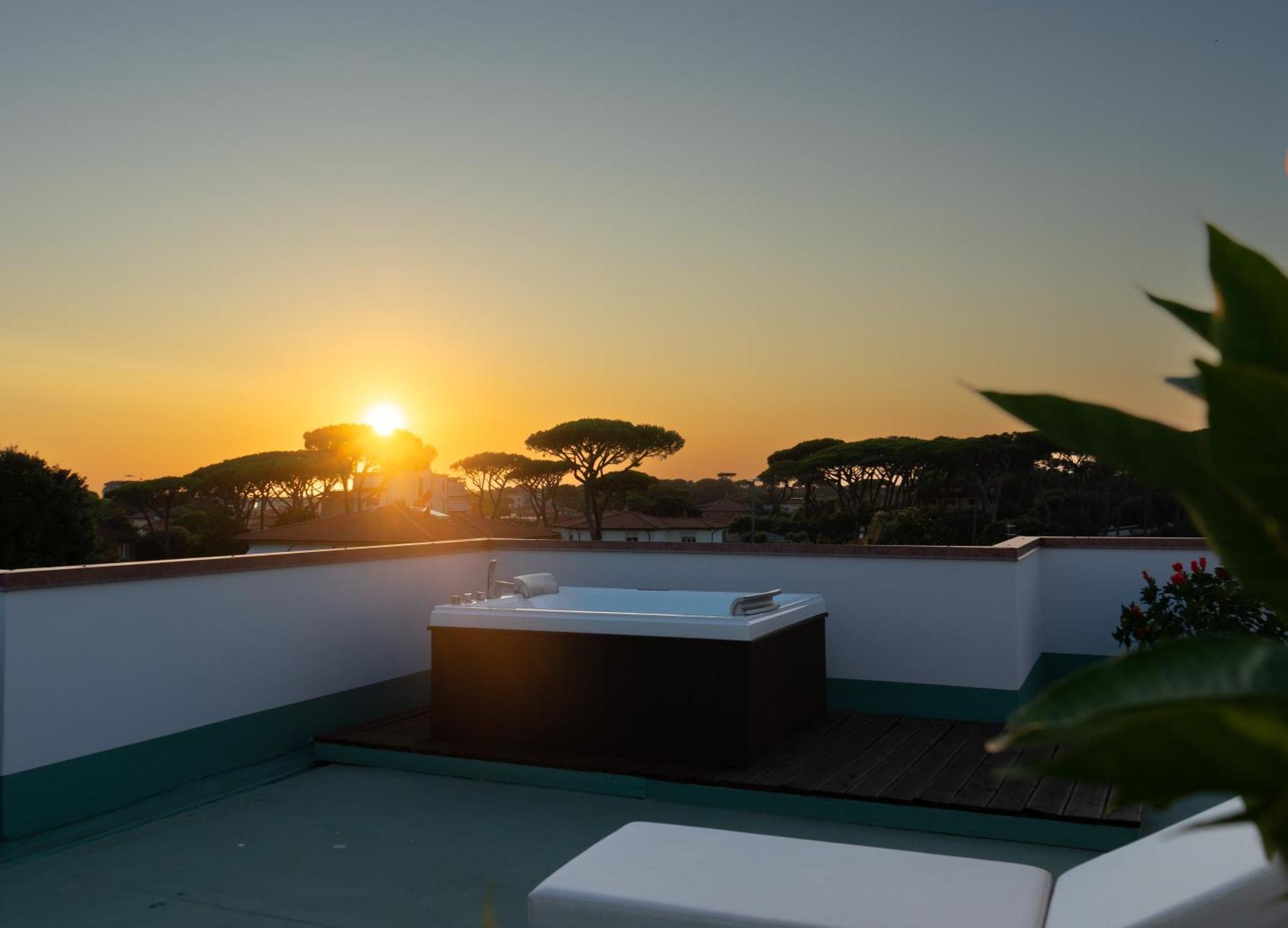 Park Hotel Giusy Camaiore Bagian luar foto