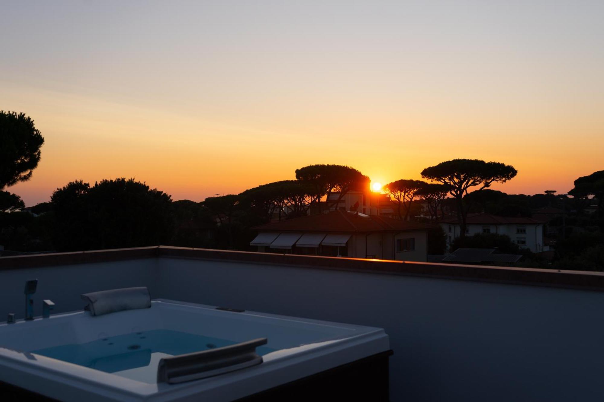 Park Hotel Giusy Camaiore Bagian luar foto
